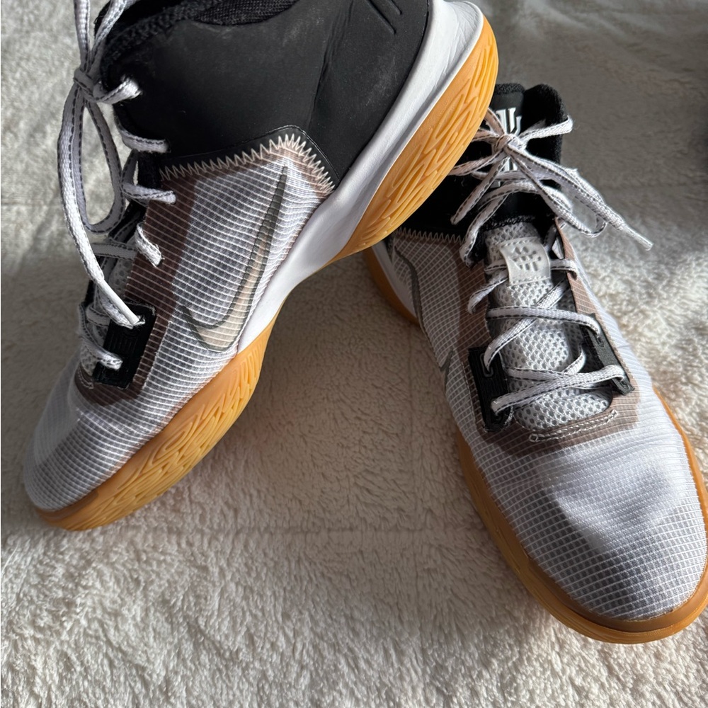 Kyrie Men’s Size 11.5